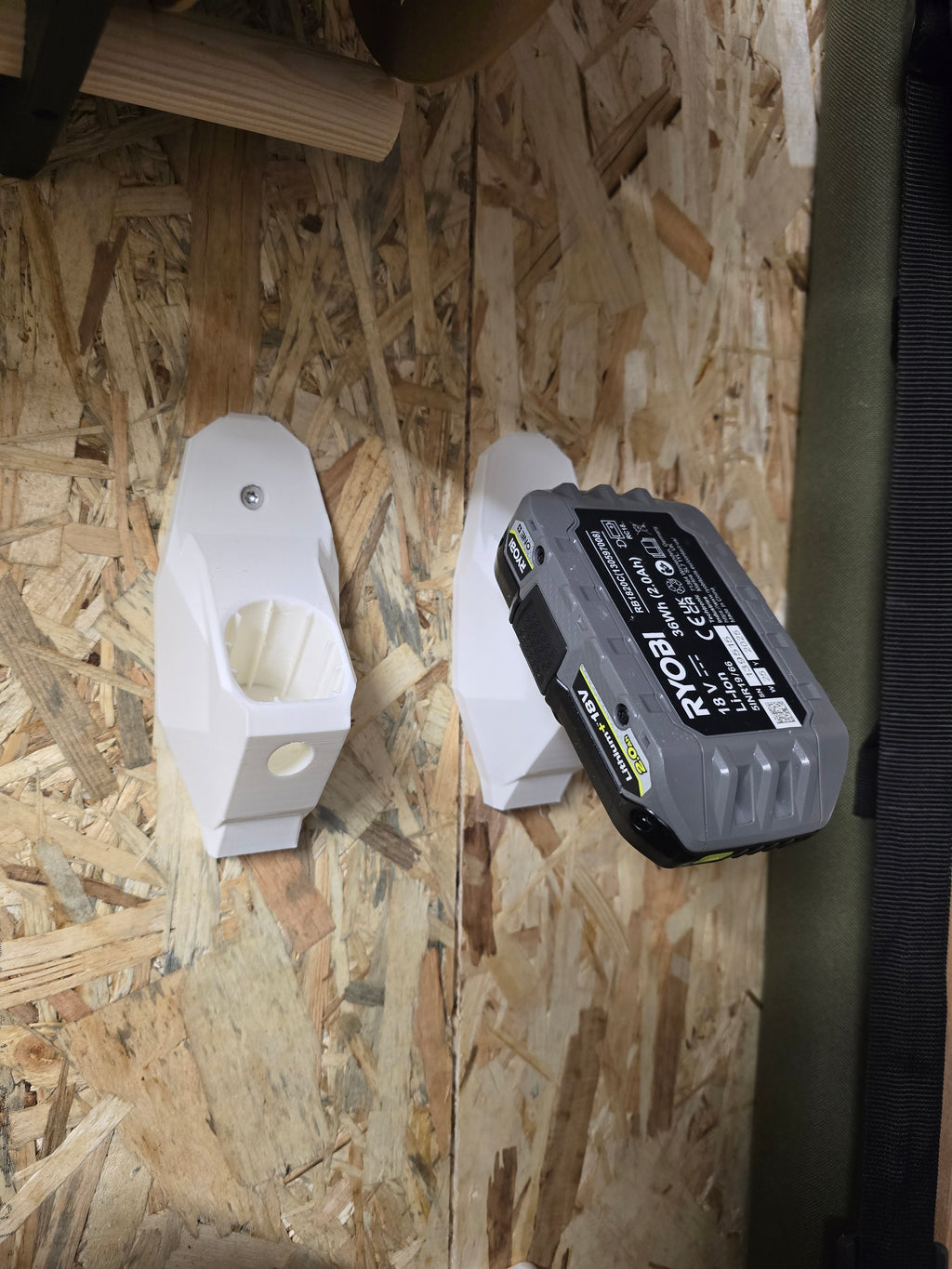 Ryobi One+ batteriholder